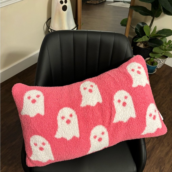 PINK HALLOWEEN GHOST PILLOW - Picture 1 of 4